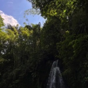 Bali sud, côte ouest : Kuta, Jimbaran et Uluwatu. Un juste milieu entre spiritualité des locaux et surtourisme 🫠.#bali #Indonesia